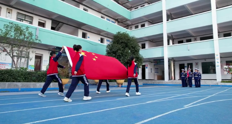 “红领巾爱祖国—我心中的五星红旗”国旗传递活动在我市举行