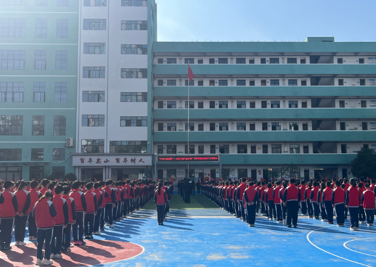 “红领巾爱祖国—我心中的五星红旗”国旗传递活动在我市举行