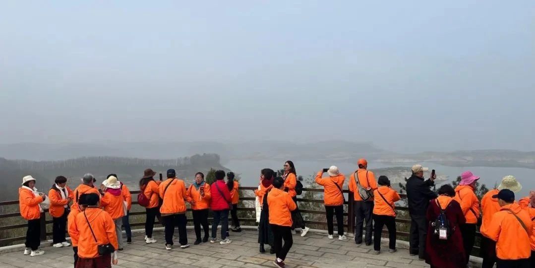 “万人专列游水都” 第二批千余名游客齐聚丹江口
