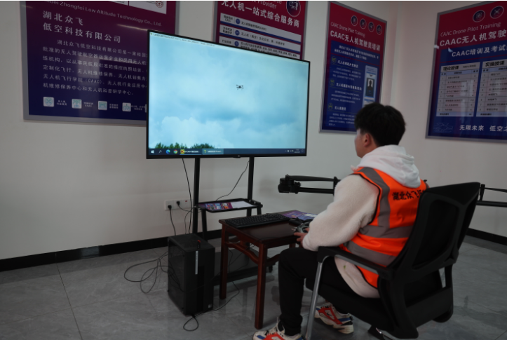 我市首个无人机操作培训机构成立