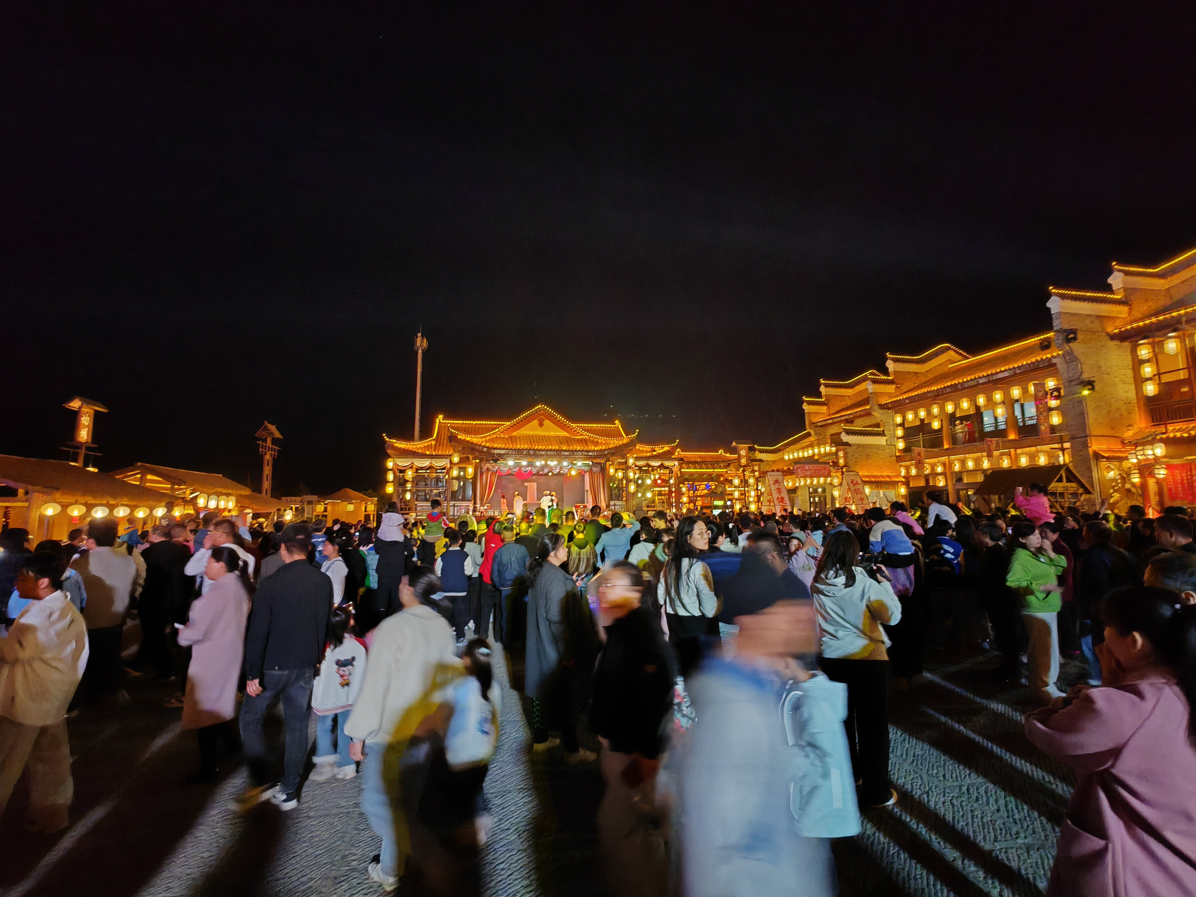 清明小长假 水都花月夜人气爆棚