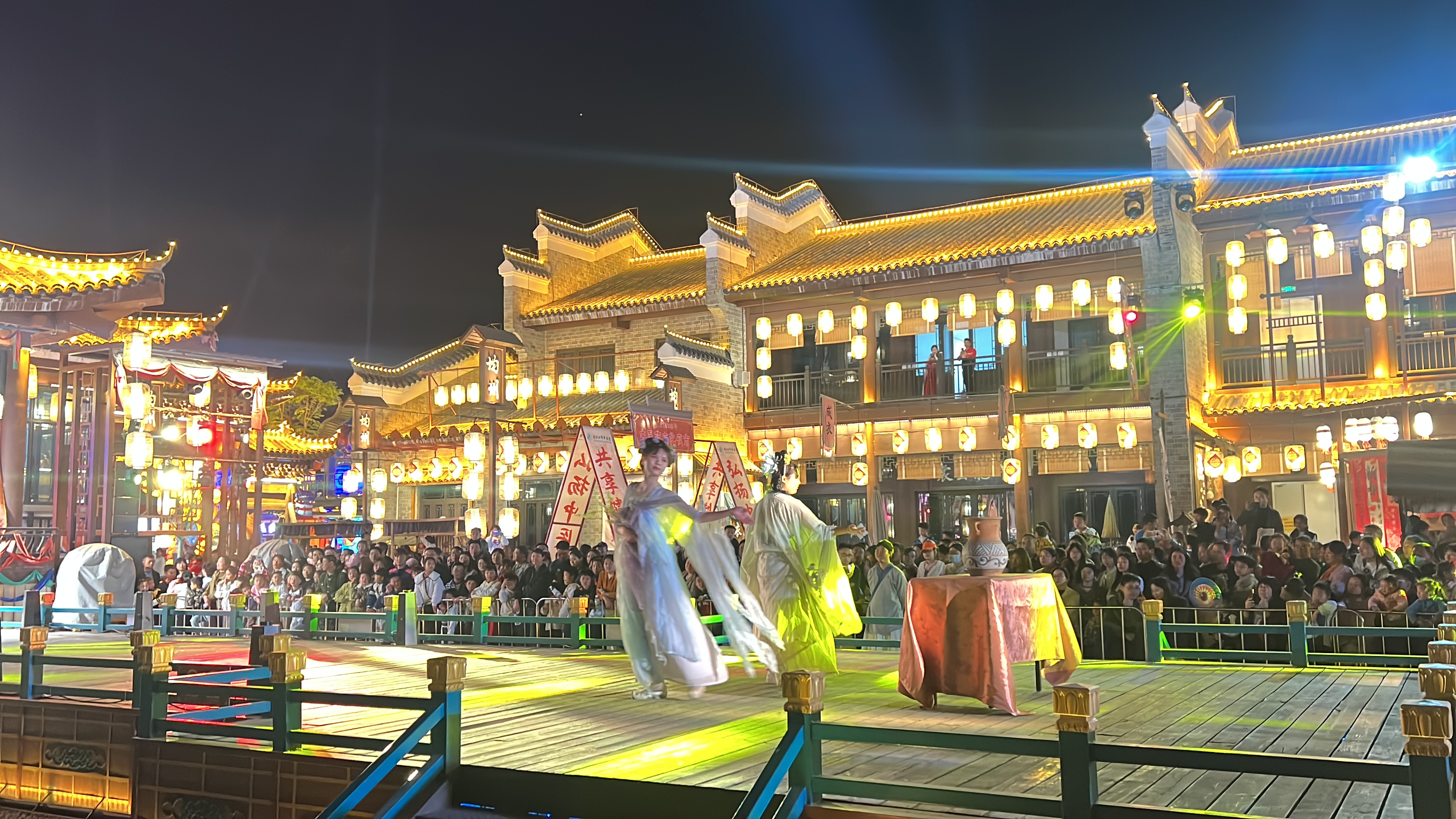 清明小长假 水都花月夜人气爆棚