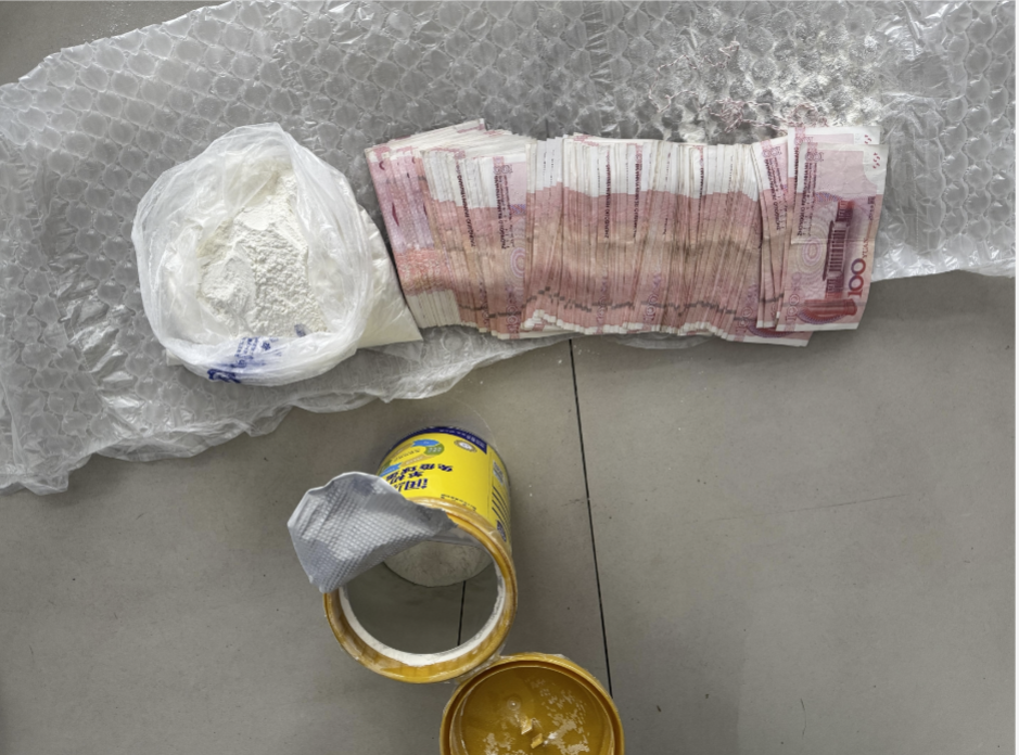 精准拦截!奶粉桶藏1.4万，警企联动保住群众血汗钱
