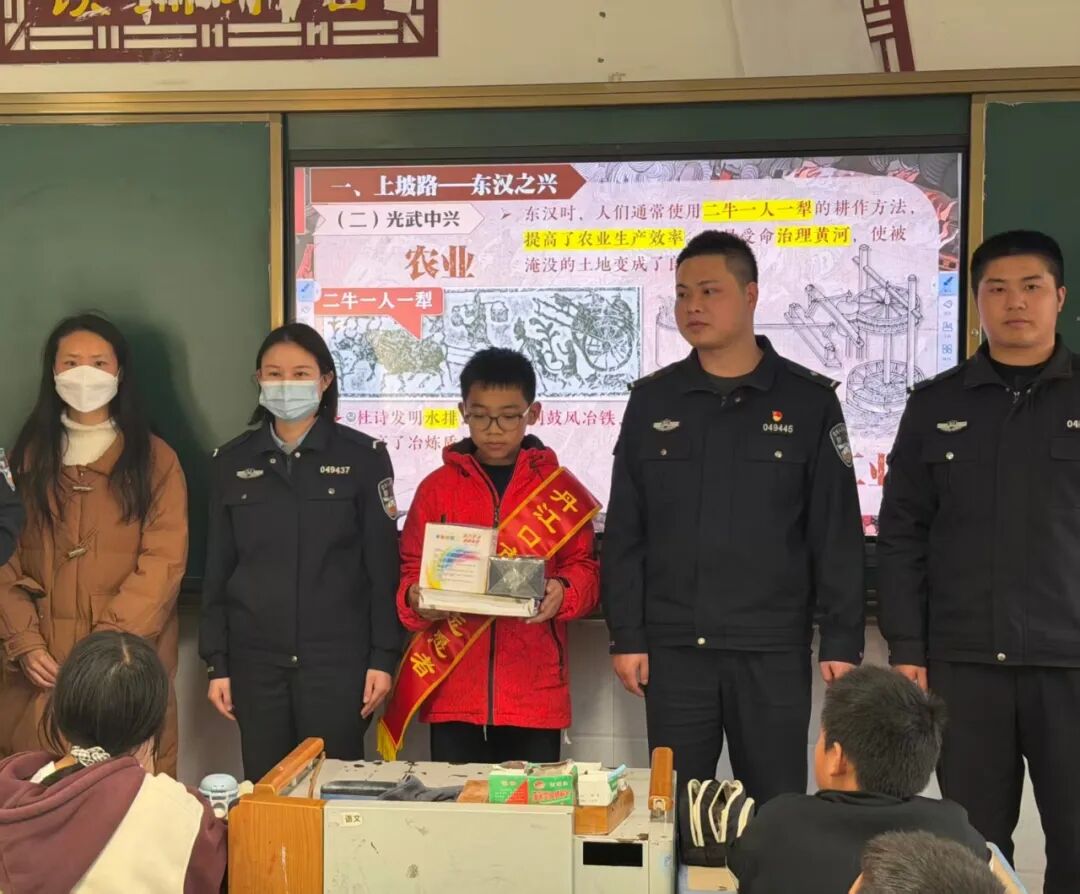 两名少年禁毒知识竞赛折桂 小切口透视全民禁毒大文章