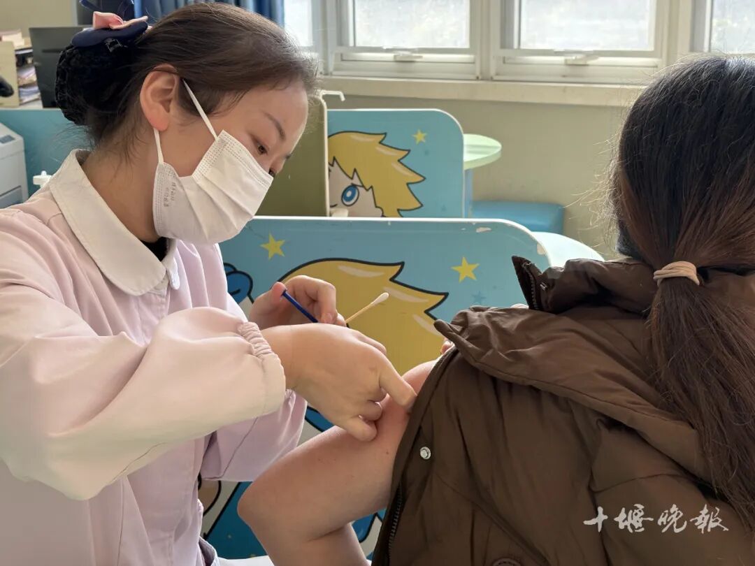 丹江口人注意！带状疱疹疫苗半价了，50岁以上打一针免一针