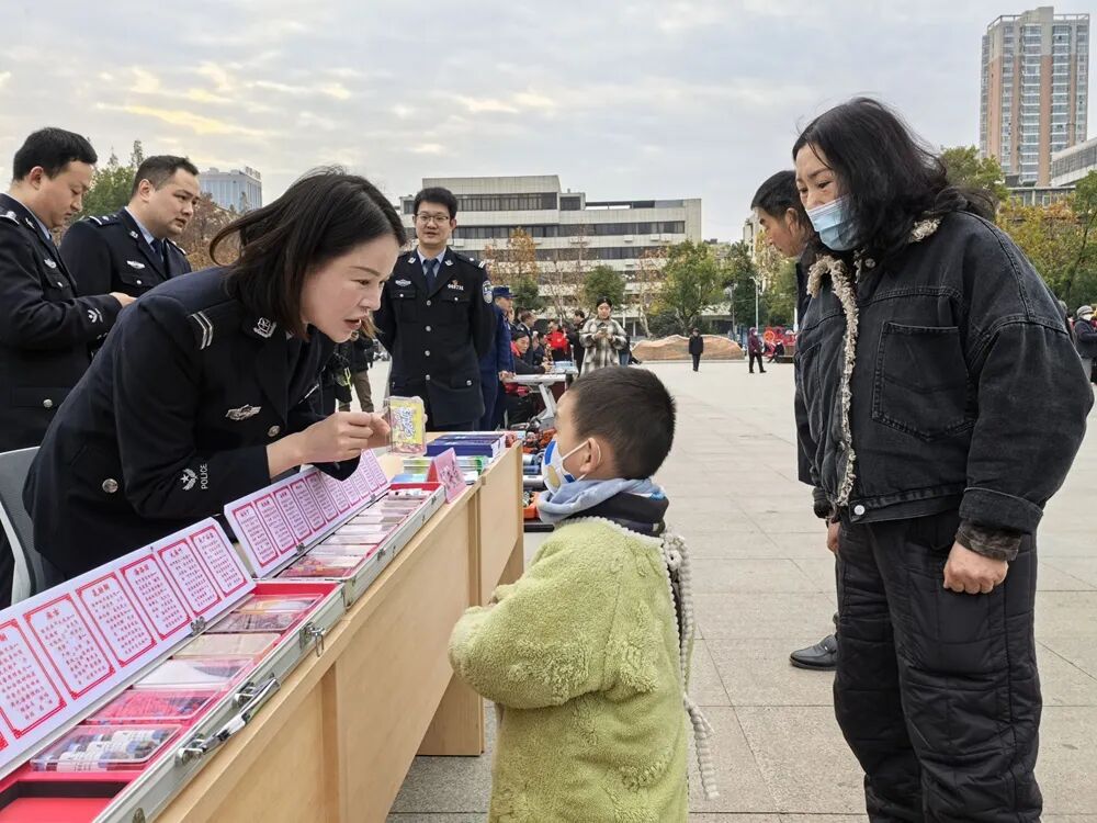 今天上午，丹江口二十余家单位齐聚人民广场，为了这件事……